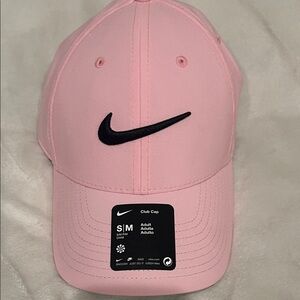 Nike Dri-FIT Club Structured Swoosh Cap